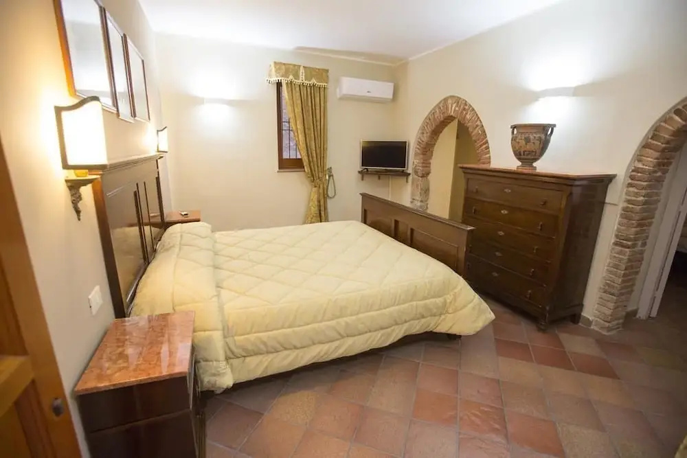 Economy room