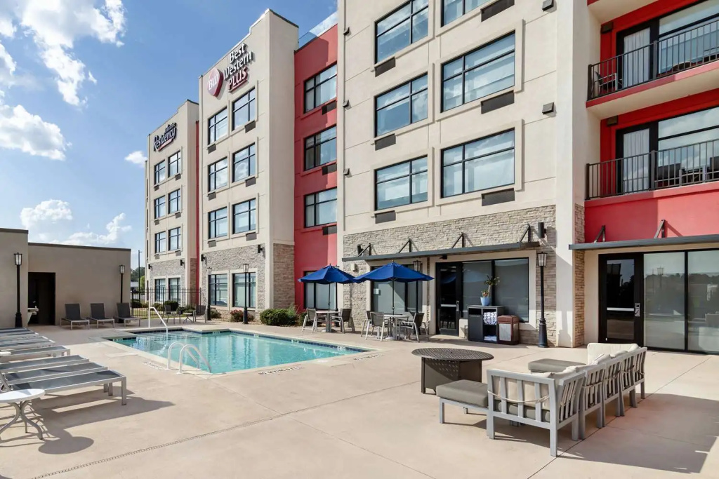 Best Western Plus Executive Residency Rigby's Water World Hotel