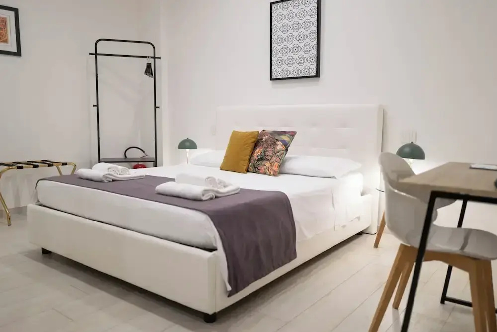 Deluxe Double room (full double bed)