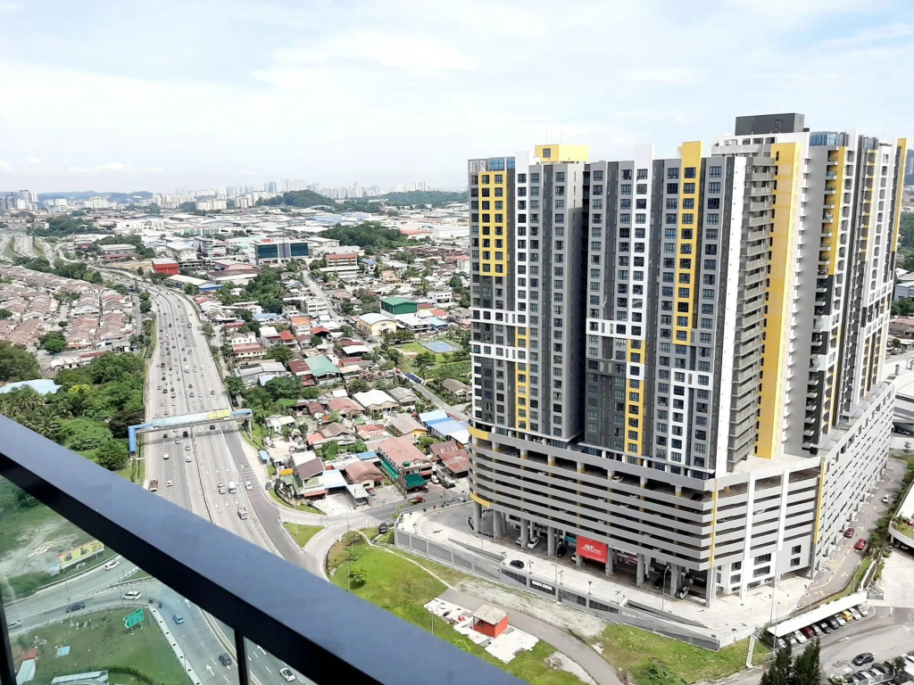 Symphony Tower Studio #4 with balcony