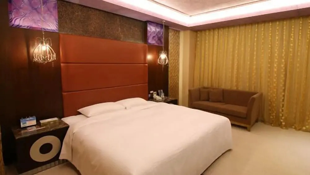 Business Double room (full double bed)