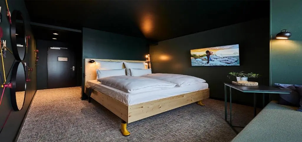 Into the Hood Neighbourhood View Double room (full double bed)