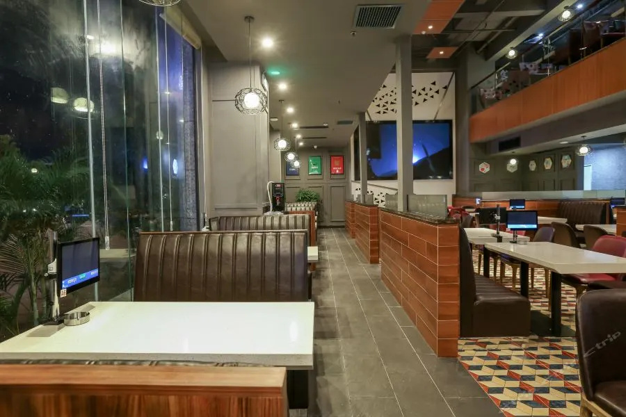 Food & Beverage
