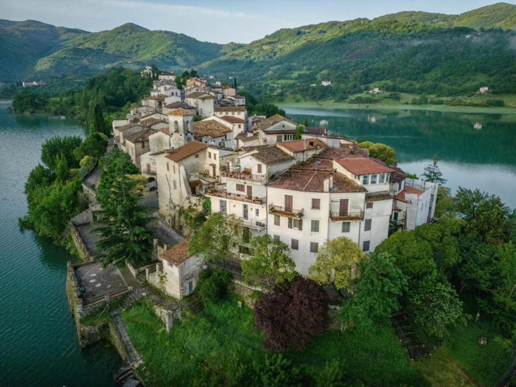 Letizia Lake House Panoramic View