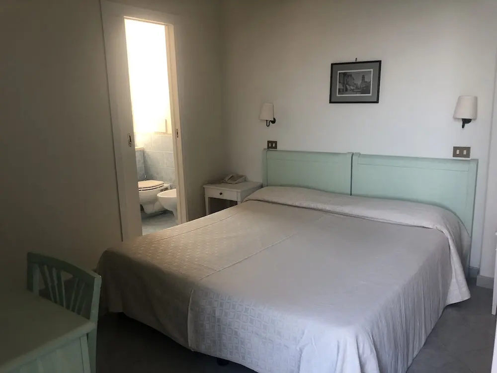 Classic Double room with balcony and with partial ocean view (full double bed)