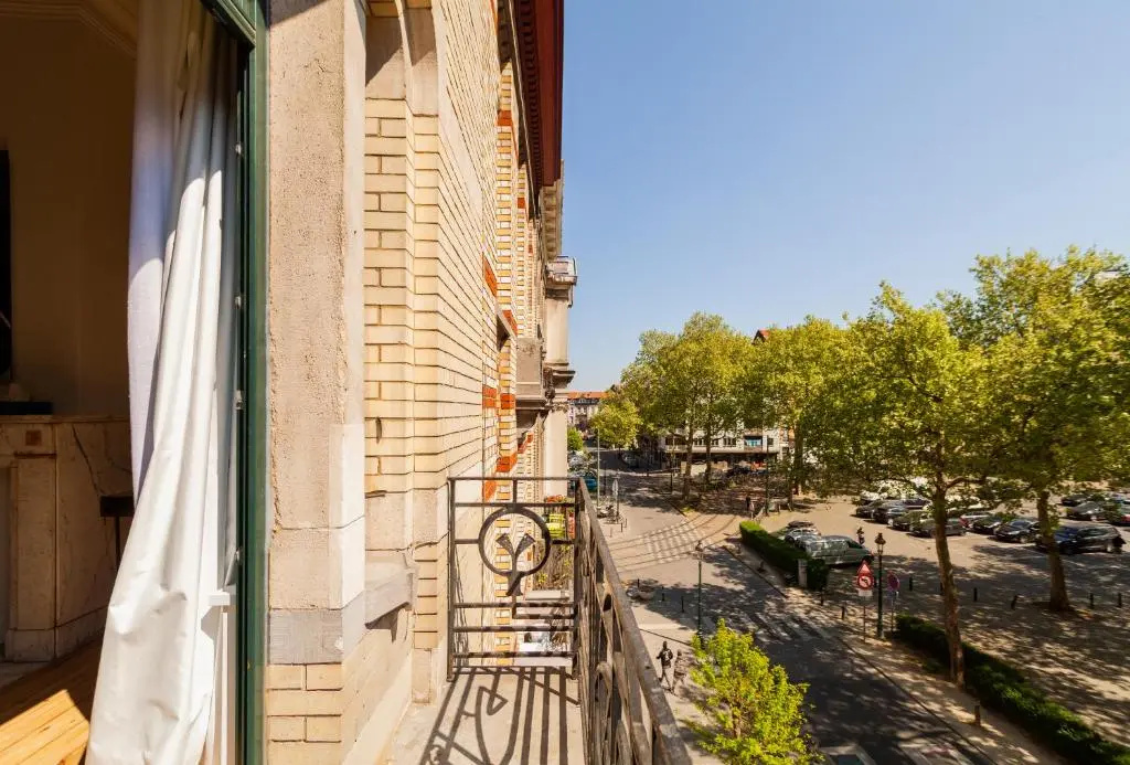 3 Bedrooms Apartment