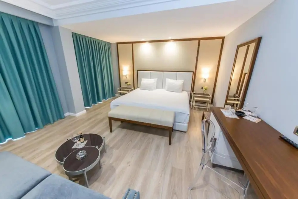 Executive Double room with balcony (full double bed)
