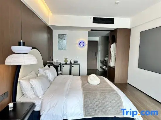 Standard Double room with river view (full double bed)