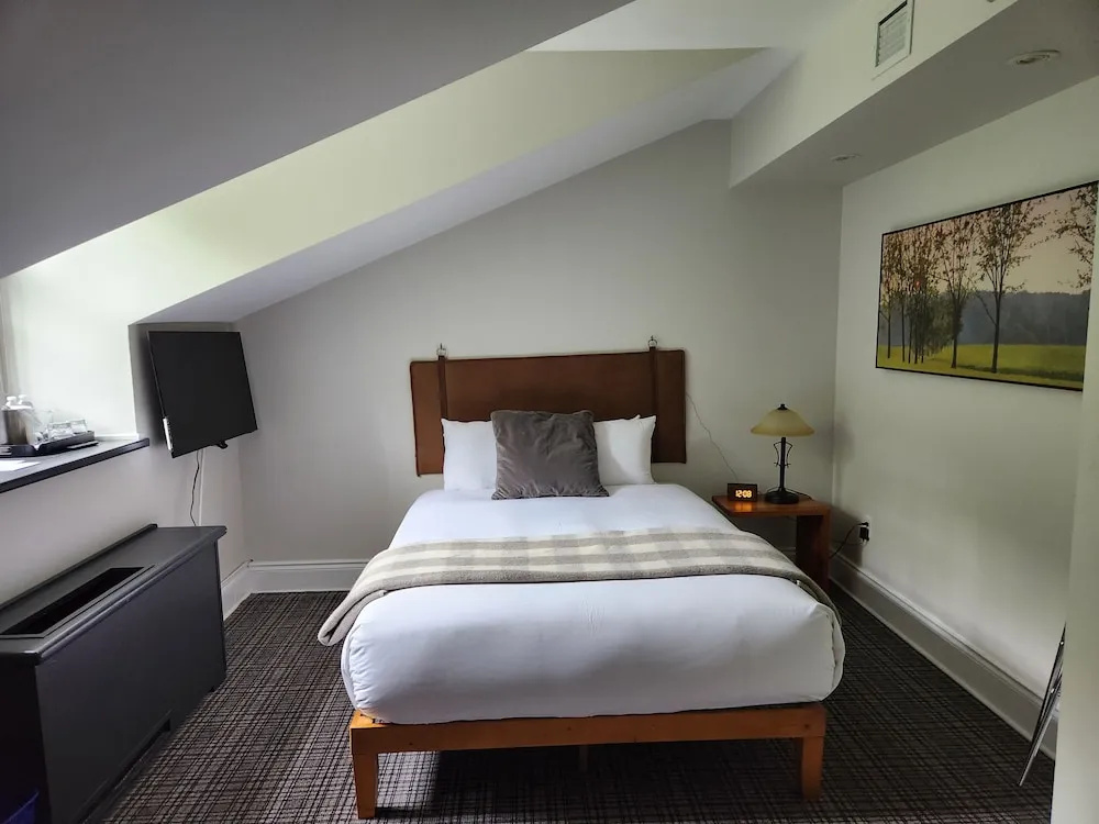 Economy room