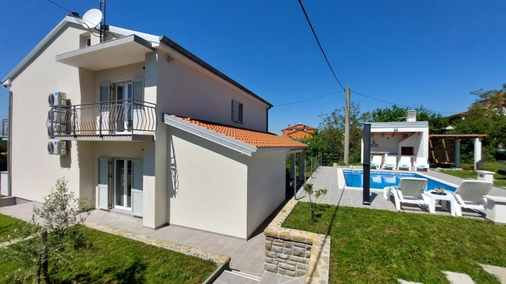 Villa Amoena with pool and sauna near Novigrad