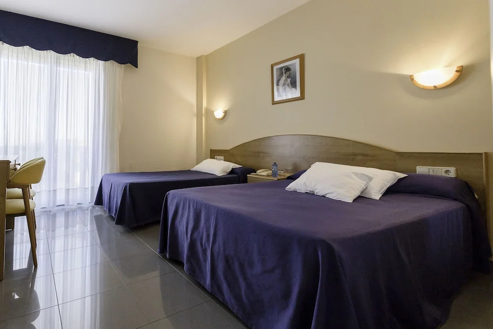 Standard Triple room with balcony
