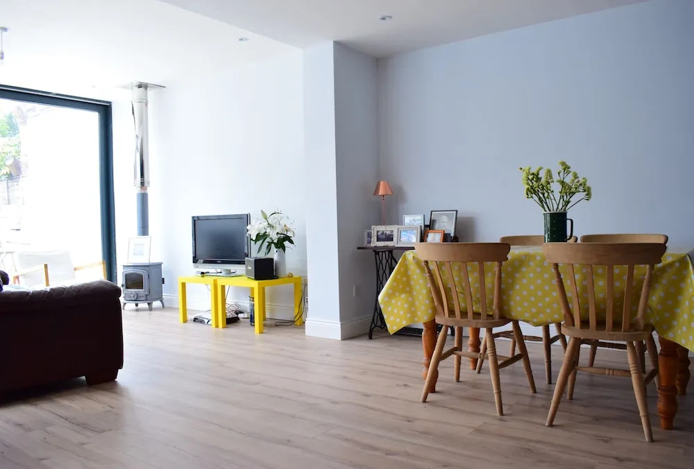 2 Bedroom Modern Family Home