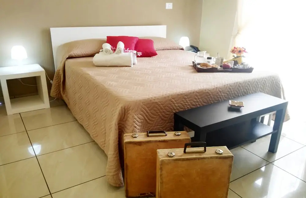 Classic Double room with balcony (full double bed)