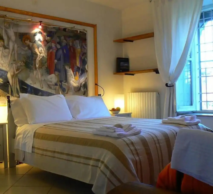 Standard Double room with balcony (full double bed)