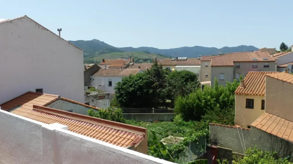Rue sebastien spacious apartment close beach