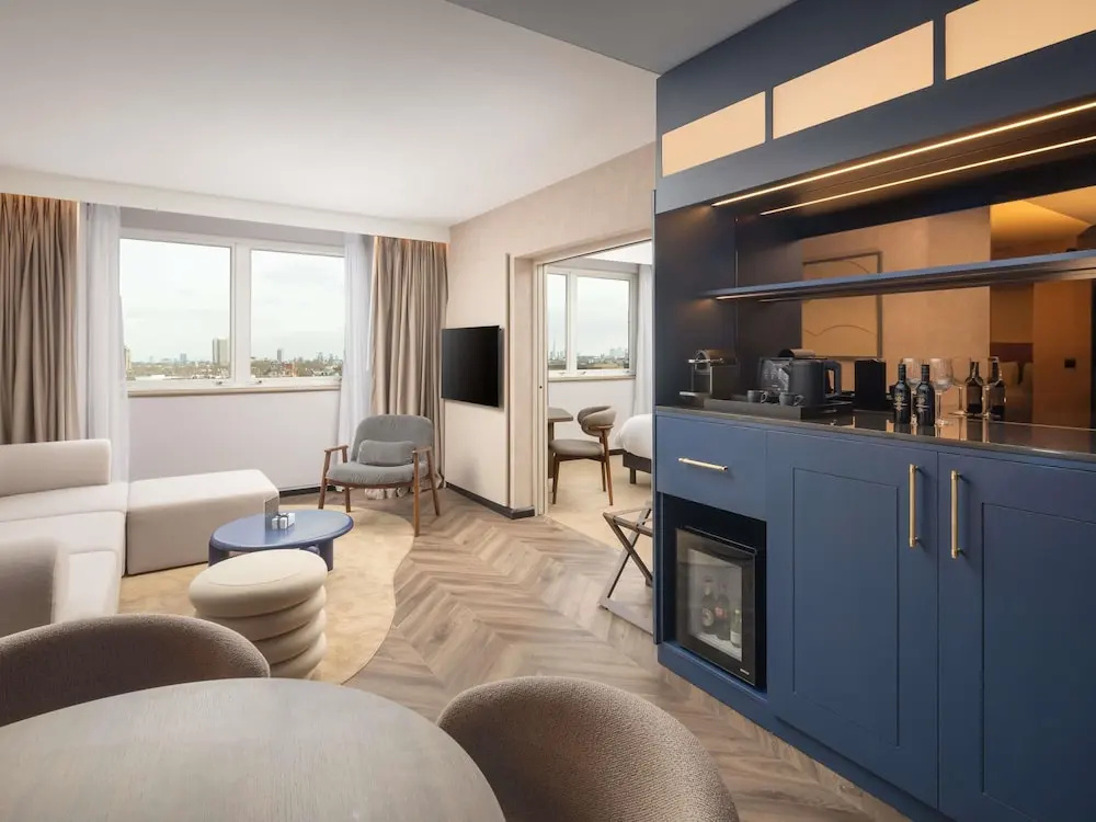 Mercure London Earls Court - Tap to explore photos