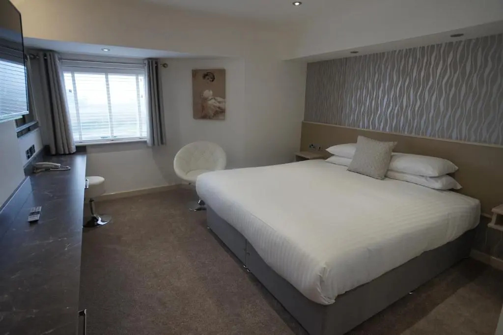 Damon's Hotel