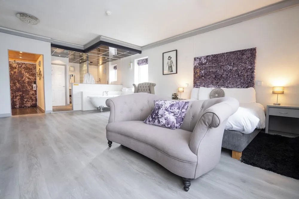 Executive Double Suite (full double bed)
