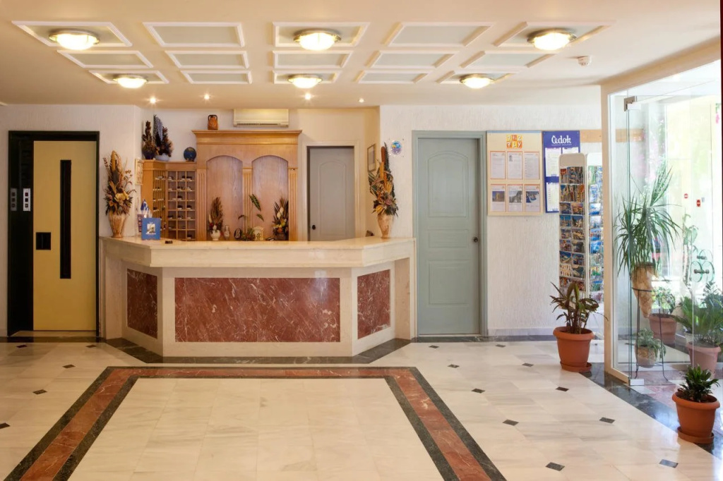 Lobby & Reception