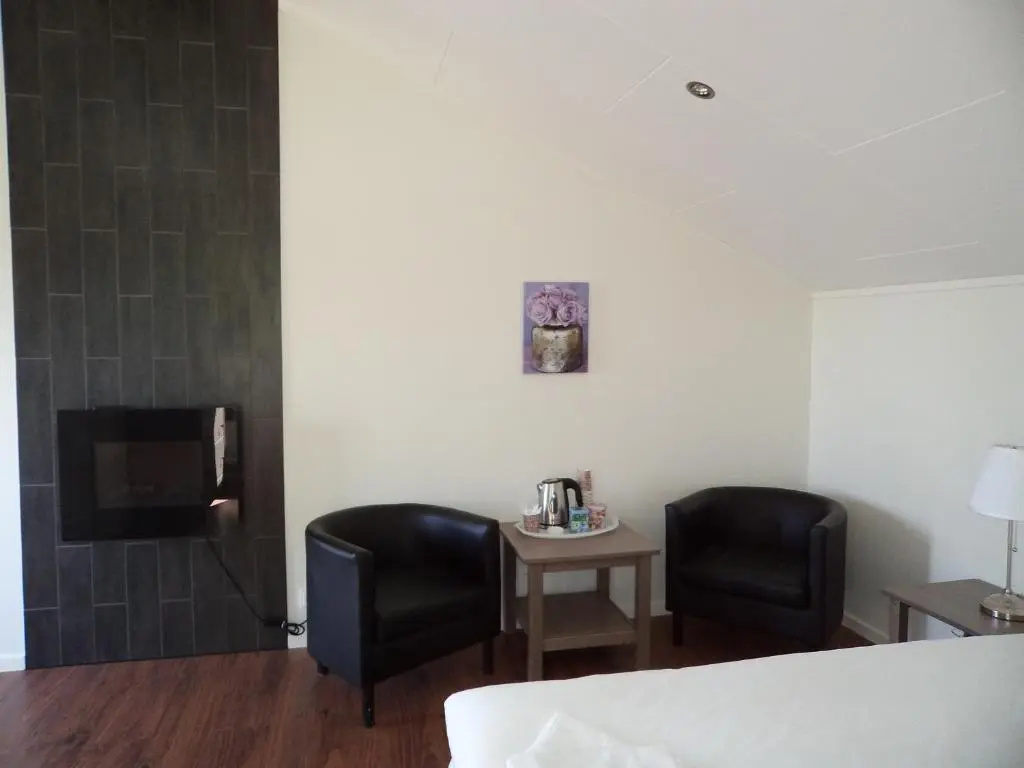 Deluxe Double room (full double bed)