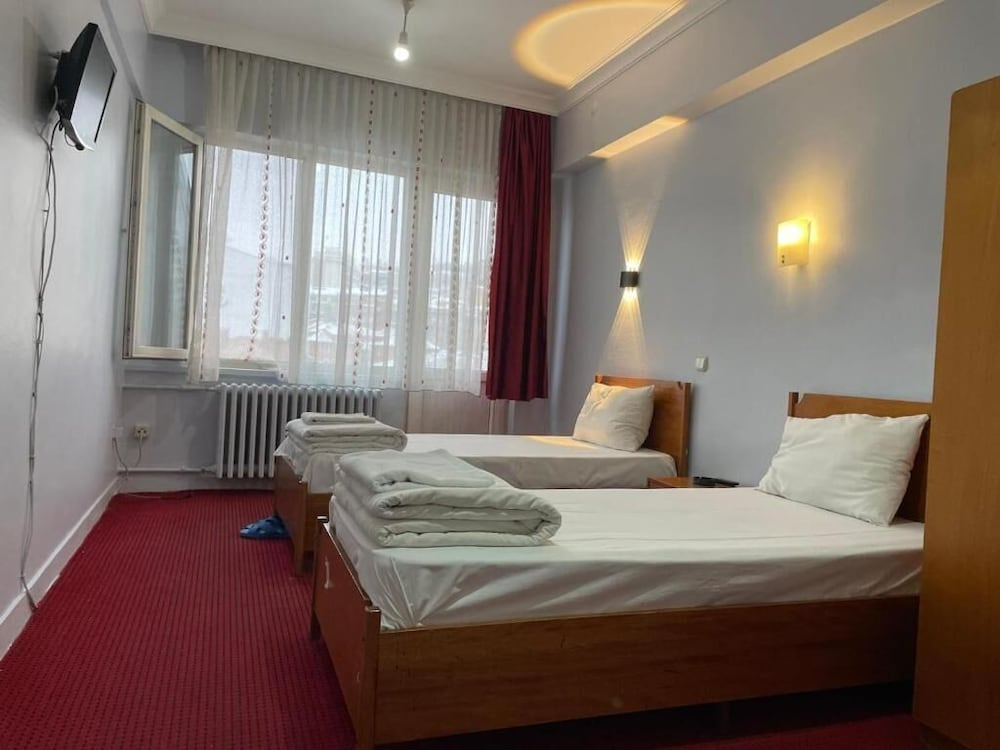 Classic Double room with balcony (full double bed)