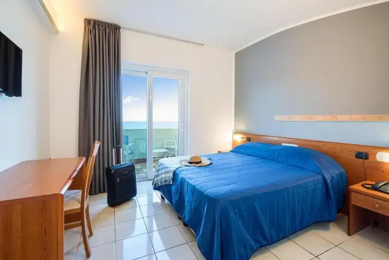 Standard Double room with sea view (full double bed)