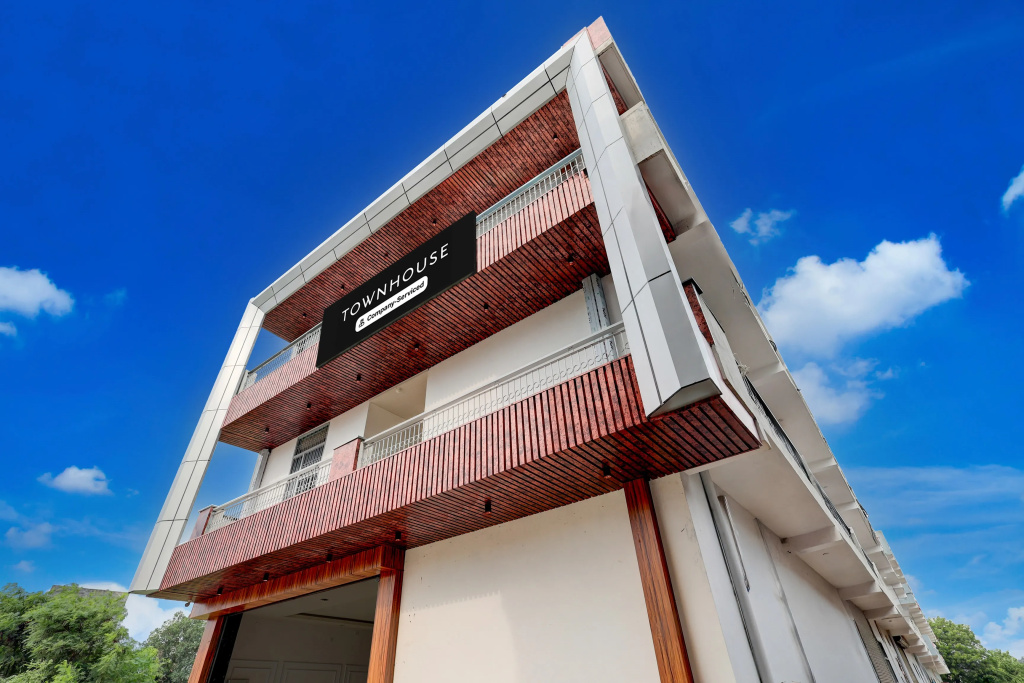 Townhouse Sarai Metro Station Formerly Palla