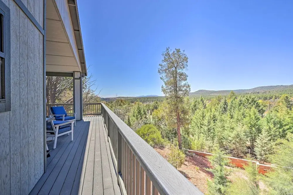 Mtn Views & Gas Fire Pit: Luxe Pine Escape!