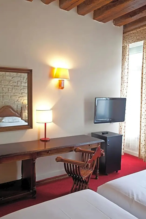 Grand Tonic Hôtel & SPA Paris 83