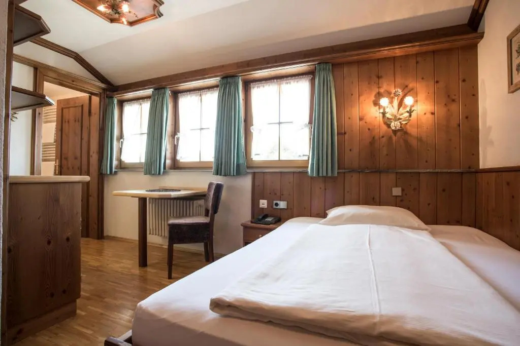 Classic Double room (full double bed)