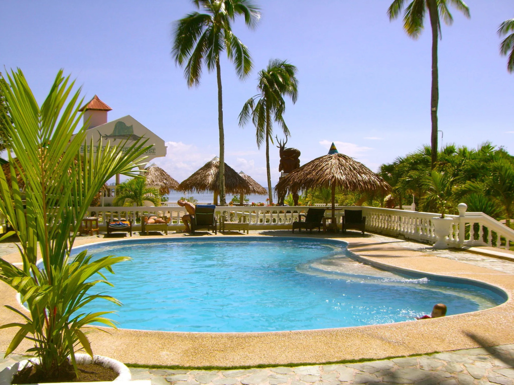 Whispering Palms Bungalow Resort