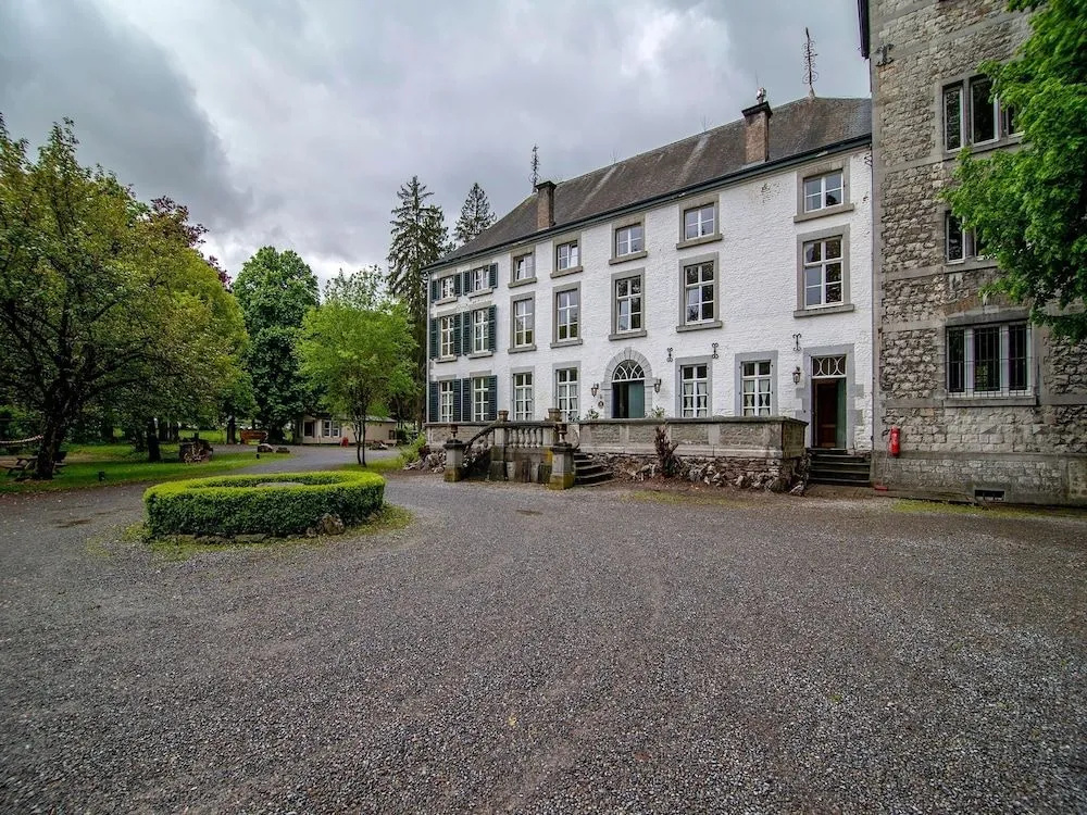 Spacious Apartment in a 16th-century Castle