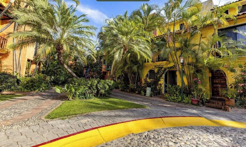 Cozy 3BR House - Front of Marina- Pool