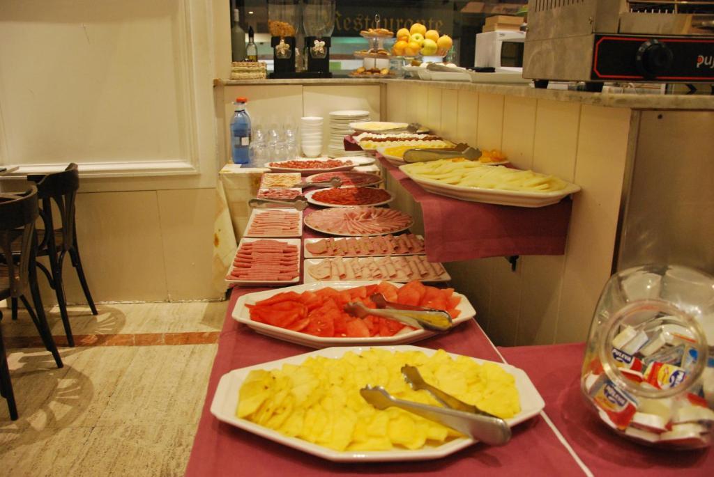Hotel Infanta Isabel by null