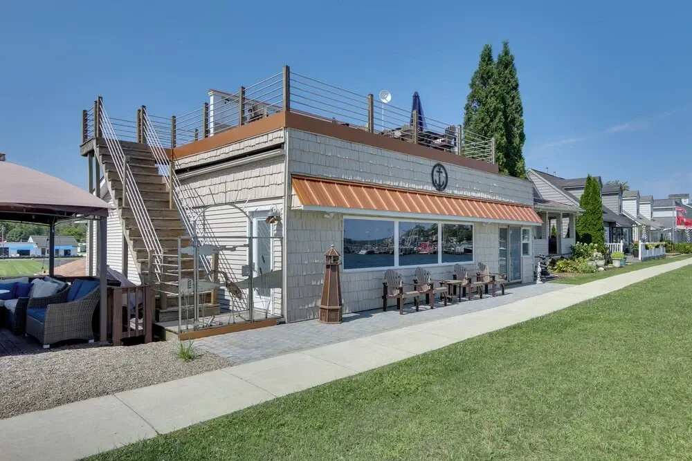 Lakefront Home w/ Rooftop Deck, Grill, Games!