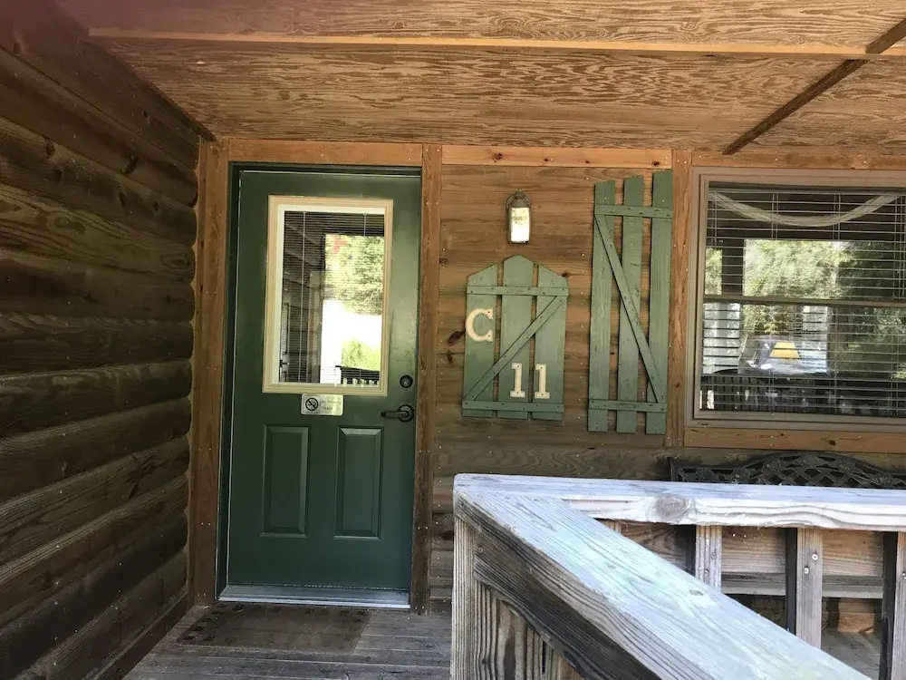 Lake view two bedroom, two bath Harbor North luxuryloft cottage with private hot tub overlooking Lake Ouachita. by RedAwning