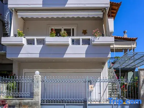 Lovehome-4BD Villa with views-15´~airport, 10´~MEC AE, 2´~bus stop,10´~Suburban Railway