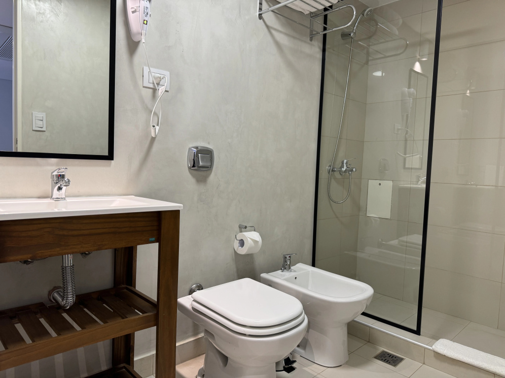 Double Suite (full double bed)