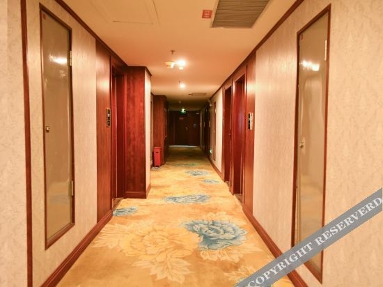Bole Donggang Pearl Hotel