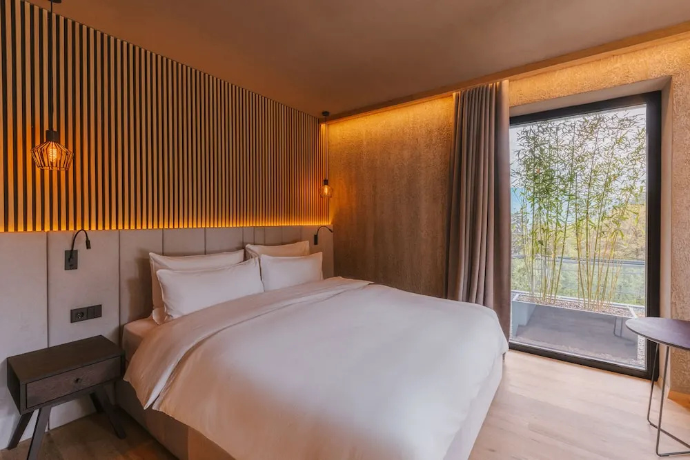 Double Basement Suite (full double bed)