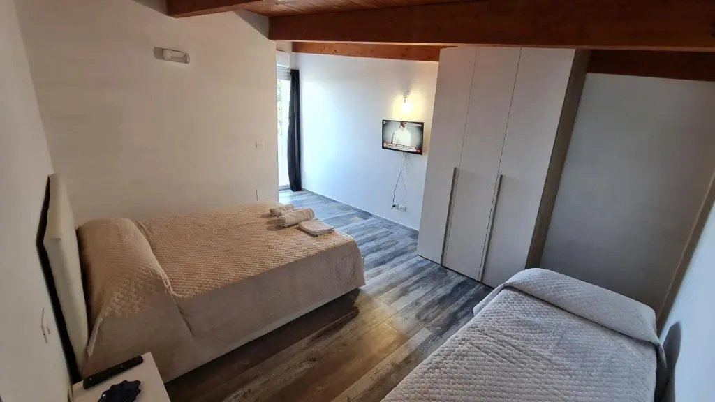 Standard Double room with balcony (full double bed)