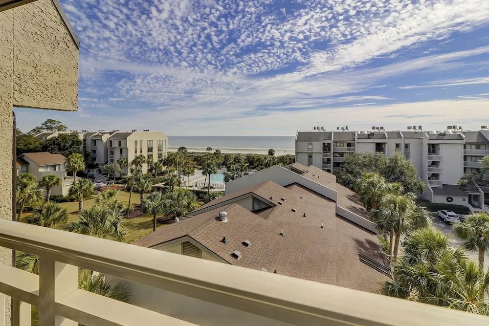 Shorewood 539 by RedAwning