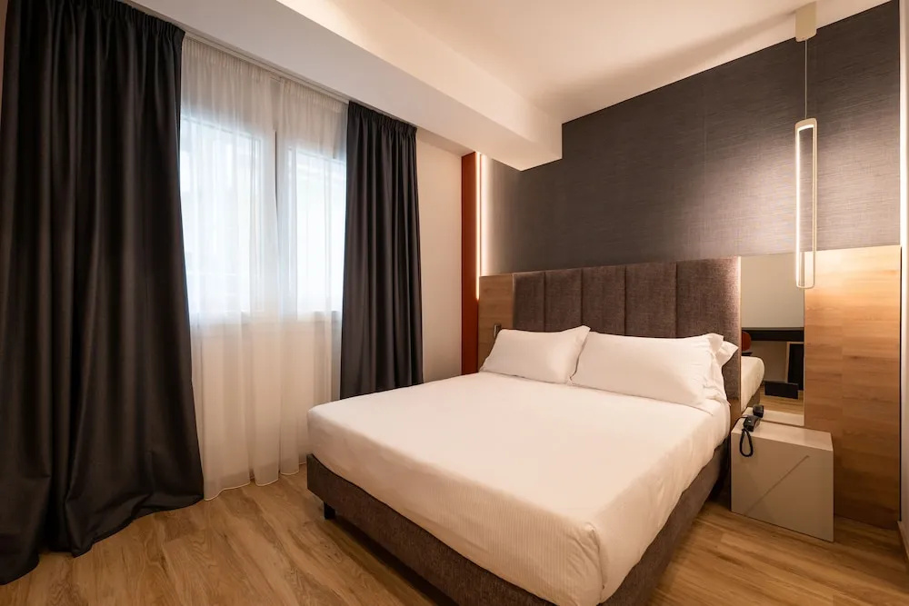 Classic Double room (full double bed)