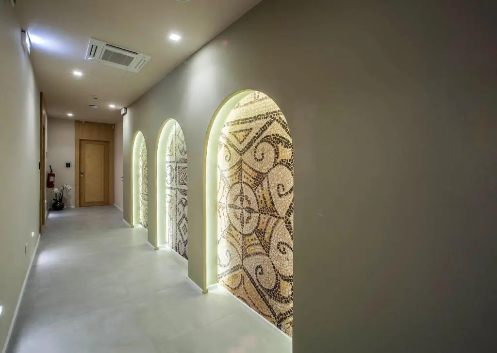 Lobby & Reception