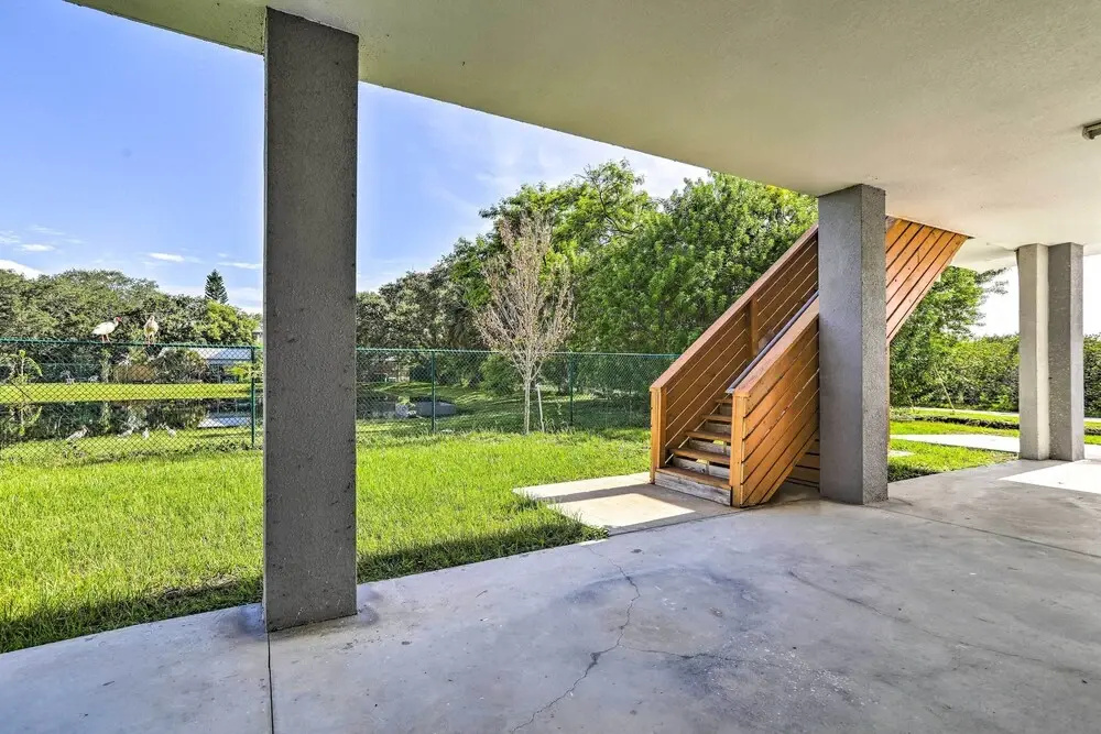 Family-friendly Tampa Home < 3 Mi to Ocean!
