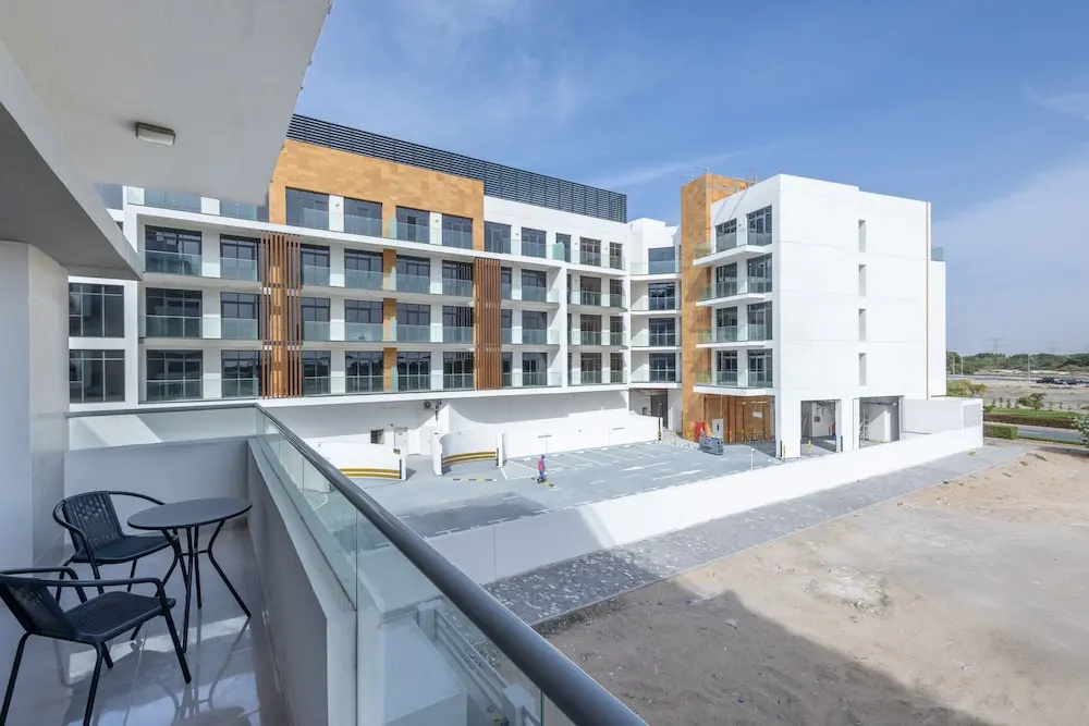 SuperHost - Comfort 1BR Centurion Onyx Retreat with Balcony