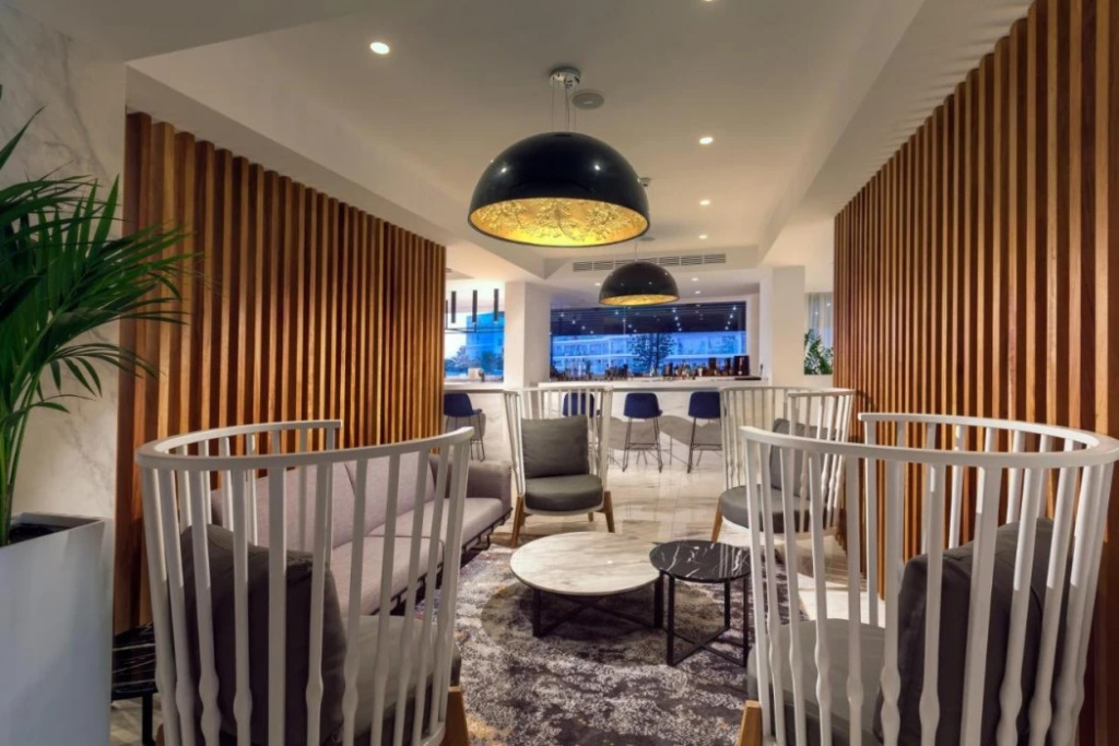 Отель The Blue Ivy Hotel and Suites в Паралимни