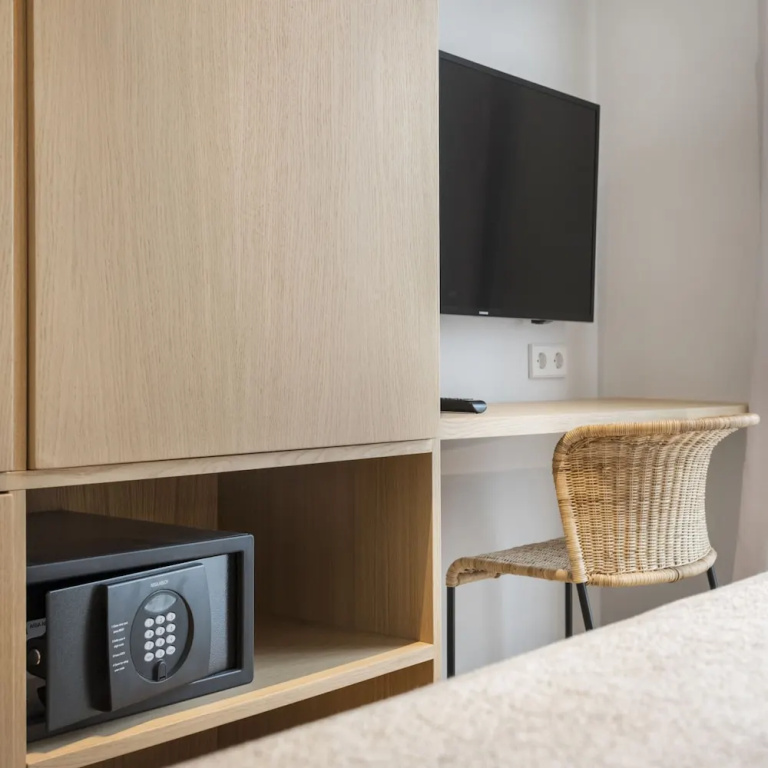 Standard Double room with balcony (full double bed)
