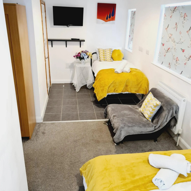 Sheridan - Studio Flats with Extra Beds contractor stay FREE Parking
