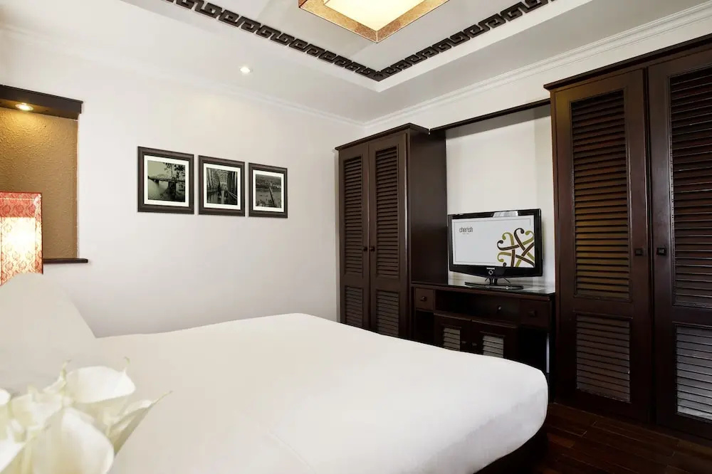 Deluxe Double room with balcony and with city view (full double bed)
